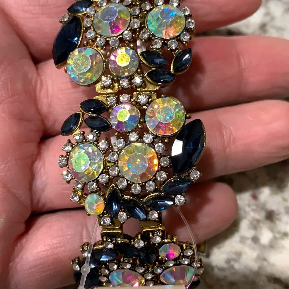 Gorgeous stretchy bracelet